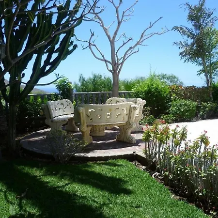 بيت للعطل Charmantes In Mit Terrasse, Garten Und Pool