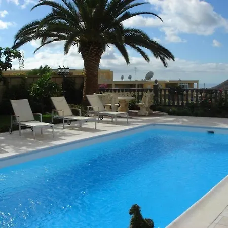 Charmantes In Mit Terrasse, Garten Und Pool بيت للعطل *